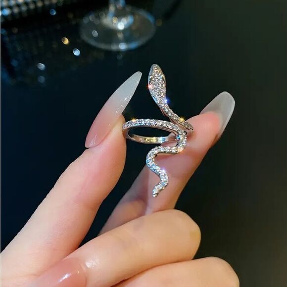 Gothic Rhinestones Snake Ring Decorative Luxurious Decor Ring - Picture 1 of 7